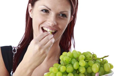 夏天吃葡萄有什么好处?