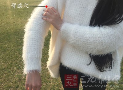 当我们按压穴道时，会出现轻微酸酸麻麻的感觉