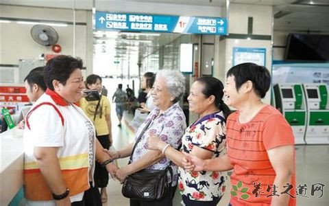 退休当导医义工 老人退休后做什么好