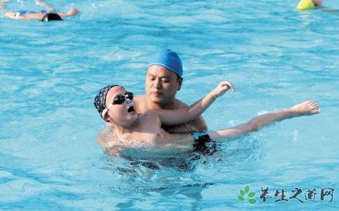 男子74天不上岸 游泳的注意事项
