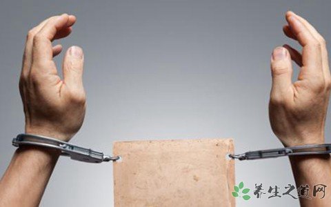 沉迷赌博抢劫伤人 赌博的危害有哪些